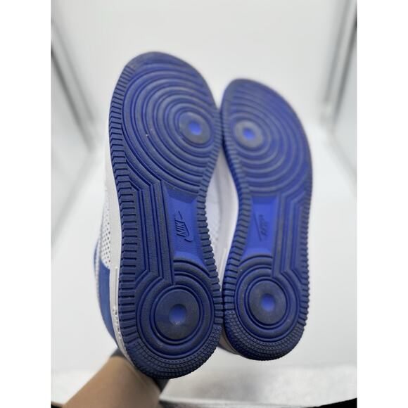 Athletic_Shoes